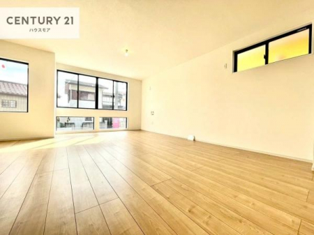 ���r���O�@��؂ȉƑ����W�܂邩�炱��LDK�ɂ͂�����肽���B
�q�����������C�ɏ΂��Ȃ��瑖�����Ă���p�����������u�L���Ƃɂ��ėǂ������v�Ǝv���u�Ԃł��B