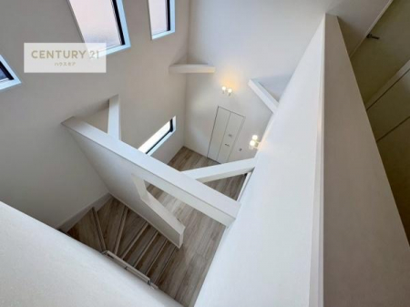 ���̑����ρ@���r���O�̏㕔�͐������ɂȂ��Ă���A�J���������Ղ�ł��I
�z�̌�������������荞�݁A���邢��ԂɂȂ��Ă��܂��B