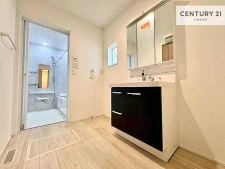 ���ʑ�E���ʏ��@�O�ʋ��d�l�̐��ʏ��́A�g�����Ȃ݂����₷������I���͎��[�ɂȂ��Ă��܂��B�h���C���[�₨���ϓ����Еt������̂Ő��ʑ������X�b�L���ƌ����邱�Ƃ��o���܂��I