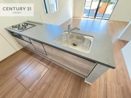 �L�b�`���@��l�C�̑Ζʎ��V�X�e���L�b�`�����̗p���Ă��܂��I���Ƒ��̃R�~���j�P�[�V���������R�Ƒ�����݌v�ł��B
���q�l�ɂ��ڂ��͂��̂Ŋ������ł��ˁB�L�X�g���ĉ��K�ɍ�Ƃ��i�݂܂��B