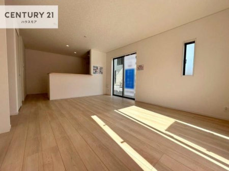 ���r���O�@��؂ȉƑ����W�܂邩�炱��LDK�ɂ͂�����肽���B
�q�����������C�ɏ΂��Ȃ��瑖�����Ă���p�����������u�L���Ƃɂ��ėǂ������v�Ǝv���u�Ԃł��B