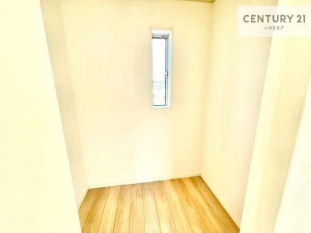 ���[�@�E�H�[�N�C���N���[�[�b�g�t���ł��B��������̂��m���Ȃǂ����[���Ă��������ł��ˁI���ɂ���@�������ȂǋG�ߕ��̑傫�ȉƓd�����[�ł��܂��B