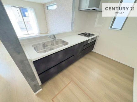 �L�b�`���@��l�C�̑Ζʎ��V�X�e���L�b�`�����̗p���Ă��܂��I���Ƒ��̃R�~���j�P�[�V���������R�Ƒ�����݌v�ł��B
���q�l�ɂ��ڂ��͂��̂Ŋ������ł��ˁI�L�X�g���ĉ��K�ɍ�Ƃ��i�݂܂��B