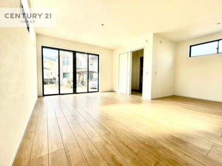 ���r���O�@�傫�ȑ����炽���Ղ�̗z���������閾�邢���r���O�B�J�����̂��郊�r���O�ŉƑ��c���̂��났�̎��Ԃ��߂����܂��B