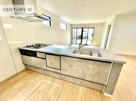 �L�b�`���@��l�C�̑Ζʎ��V�X�e���L�b�`�����̗p���Ă��܂��I���Ƒ��̃R�~���j�P�[�V���������R�Ƒ�����݌v�ł��B
���q�l�ɂ��ڂ��͂��̂Ŋ������ł��ˁB�L�X�g���ĉ��K�ɍ�Ƃ��i�݂܂��I