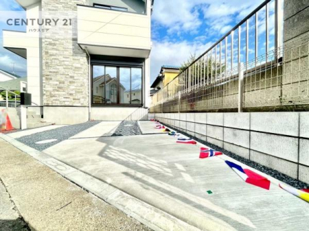 ���ԏ�@���ԃX�y�[�X��2�䕪����܂��I�Z�J���h�J�[�͂������A�o�C�N�⎩�]�ԂȂǂ��u���ꏊ�ɍ���܂���B