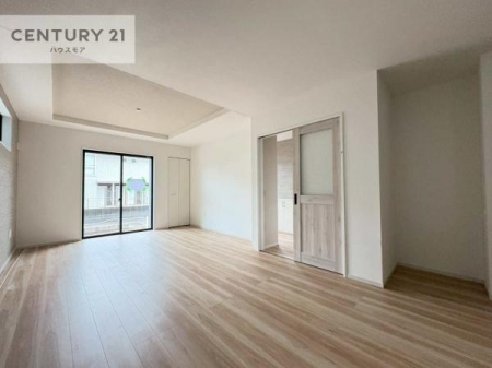 ���r���O�@�S�n�ǂ����r���O�͉Ƒ������R�ƏW�܂�܂��B�Ƒ��c�R�̎��Ԃ����������ł��B���Ƒ��ƁA����w�[���������Ԃ��߂��������ł��ˁB���邭�J���I�ȋ�Ԃł��B