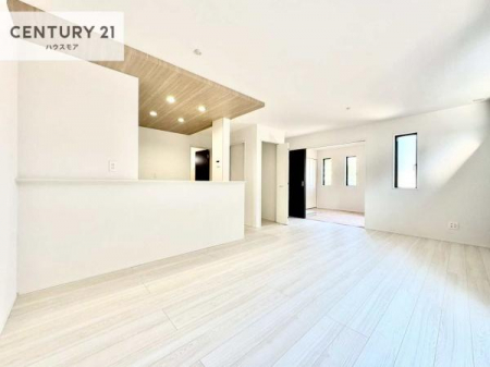 ���r���O�@��؂ȉƑ����W�܂邩�炱��LDK�ɂ͂�����肽���B
�q�����������C�ɏ΂��Ȃ��瑖�����Ă���p�����������u�L���Ƃɂ��ėǂ������v�Ǝv���u�Ԃł��B