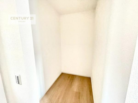 ���[�@�E�H�[�N�C���N���[�[�b�g�t���ł��B��������̂��m���Ȃǂ����[���Ă��������ł��ˁI���ɂ���@�������ȂǋG�ߕ��̑傫�ȉƓd�����[�ł��܂��B