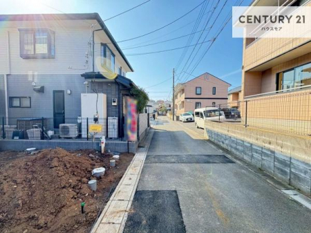 ���̑����n�@�O�ʓ��H��4���I�z����ǍD�ȗ��n�ł��B
�Ԍɓ��ꂪ���ȕ������S�ł��ˁB