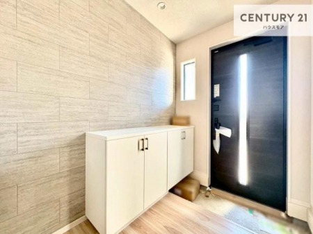 ���ց@�V���[�Y�{�b�N�X�t���Ȃ̂ŁA���ւ��Еt�����|�������₷���ł��I
�X�b�L���������ւŌ˂��J�����u�ԁA�������̂���S�n������Ԃ��o�}���Ă���܂��B