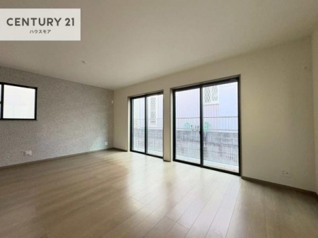 ���r���O�@�傫�ȑ����炽���Ղ�̗z���������閾�邢���r���O�B�J�����̂��郊�r���O�ŉƑ��c���̂��났�̎��Ԃ��߂����܂��I