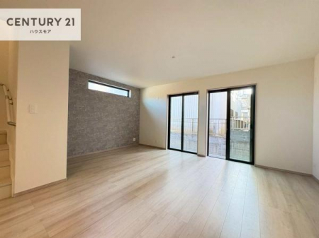 ���r���O�@�傫�ȑ����炽���Ղ�̗z���������閾�邢���r���O�B�J�����̂��郊�r���O�ŉƑ��c���̂��났�̎��Ԃ��߂����܂��I