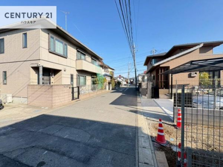 ���̑����n�@�O�ʓ��H6���I�z����ǍD�ȗ��n�ł��B
�Ԍɓ��ꂪ���ȕ������S�ł��ˁB