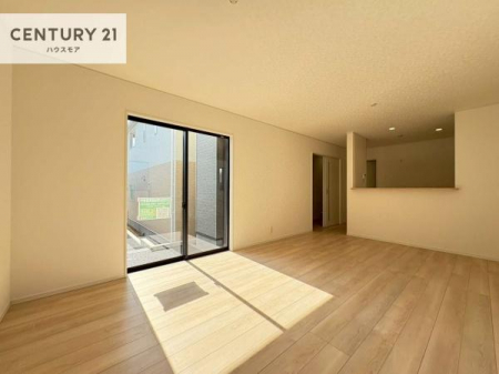 ���r���O�@�傫�ȑ����炽���Ղ�̗z���������閾�邢���r���O�B�J�����̂��郊�r���O�ŉƑ��c���̂��났�̎��Ԃ��߂����܂��I