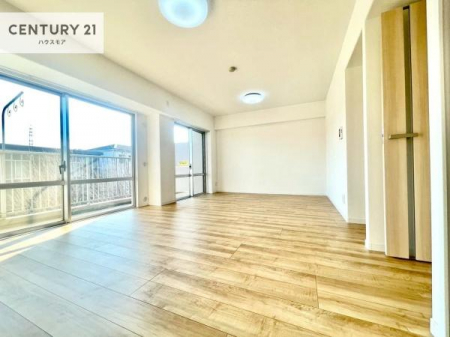 ���r���O�@�傫�ȑ����炽���Ղ�̗z���������閾�邢���r���O�B�J�����̂��郊�r���O�ŉƑ��c���̂��났�̎��Ԃ��߂����܂��I