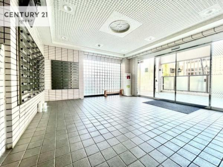 ���r�[�@���r�[�͖��邭�J���������ς��ł��B����������������āA�o�}���Ă���܂��B
