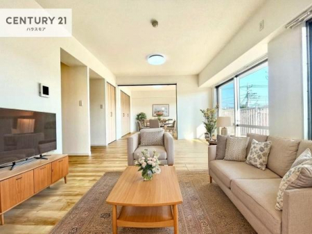 ���r���O�@�Ƌ��CG�p�[�X�ł��B�S�n�ǂ����r���O�͉Ƒ������R�ƏW�܂�܂��B�Ƒ��c�R�̎��Ԃ����������ł��B���Ƒ��ƁA����w�[���������Ԃ��߂��������ł��ˁB