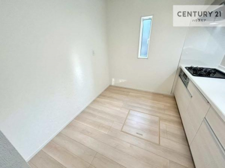 �L�b�`���@��Ƃ肠�钲���X�y�[�X�ō�Ƃ����₷�����K�ȃL�b�`���ł��I
���q�l�ƈꏏ�ɂ��َq������y���߂�L�X�X�y�[�X�ł��B�y�����������ԂɂȂ肻���ł��ˁI