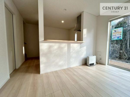 ���r���O�@���r���O�S�̂����n����ΖʃL�b�`���Ȃ̂ŁA���q�l�̗l�q�������Ȃ����Ƃ��ł���q��Ă����₷�����S�ȊԎ�ł��I