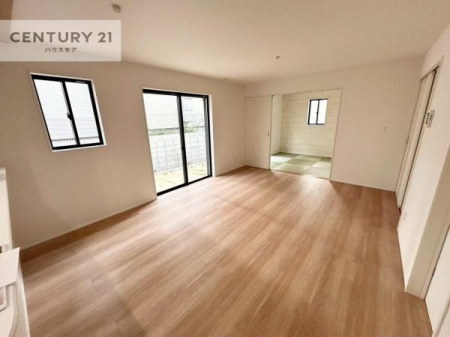 ���r���O�@�傫�ȑ����炽���Ղ�z�������閾�邢���r���O�_�C�j���O�ł������܂��I