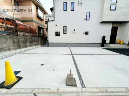 ���ԏ�@���ԃX�y�[�X��2�䕪����܂��I�Z�J���h�J�[�͂������A�o�C�N�⎩�]�ԂȂǂ��u���ꏊ�ɍ���܂���B