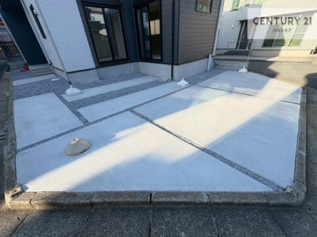 ���ԏ�@���ԃX�y�[�X��2�䕪����܂��I�Z�J���h�J�[�͂������A�o�C�N�⎩�]�ԂȂǂ��u���ꏊ�ɍ���܂���B