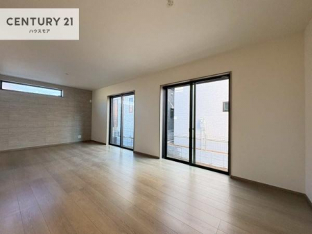 ���r���O�@��؂ȉƑ����W�܂邩�炱��LDK�ɂ͂�����肽���B
�q�����������C�ɏ΂��Ȃ��瑖�����Ă���p�����������u�L���Ƃɂ��ėǂ������v�Ǝv���u�Ԃł��B