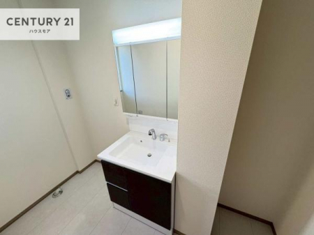 ���ʑ�E���ʏ��@���ʏ��ɂ̓^�I�����܁A�X�g�b�N�i�Ȃǂ����[�ł��邿����Ƃ������[�X�y�[�X���m�ہB����ꂽ��Ԃ�L�����p���邱�ƂŁA���������o�₷�����܂�����������ƕۂĂ܂��B