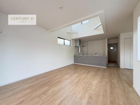 ���r���O�@�D�����z���܂肪���r���O����ł���ċ��S�n�̗ǂ���Ԃ����o���Ă���܂��I
���났�̎��Ԃ��߂����܂��I