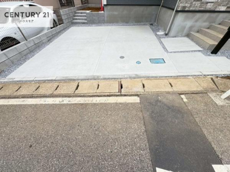 ���ԏ�@���ԃX�y�[�X��2�䕪����܂��I�Z�J���h�J�[�͂������A�o�C�N�⎩�]�ԂȂǂ��u���ꏊ�ɍ���܂���B