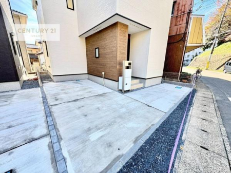 ���ԏ�@���ԃX�y�[�X��2�䕪����܂��I�Z�J���h�J�[�͂������A�o�C�N�⎩�]�ԂȂǂ��u���ꏊ�ɍ���܂���B