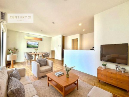 ���r���O�@�Ƌ��CG�p�[�X�ł��B�J�����̂���L�XLDK�I�\�t�@�[��_�C�j���O�e�[�u����u���Ă������ɂȂ�Ȃ��̂ŉ��K�ɉ߂����܂��I�R�~���j�P�[�V���������₷�����r���O�ł��I