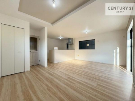 ���r���O�@�D�����z���܂肪���r���O����ł���ċ��S�n�̗ǂ���Ԃ����o���Ă���܂��I
���났�̎��Ԃ��߂����܂��I