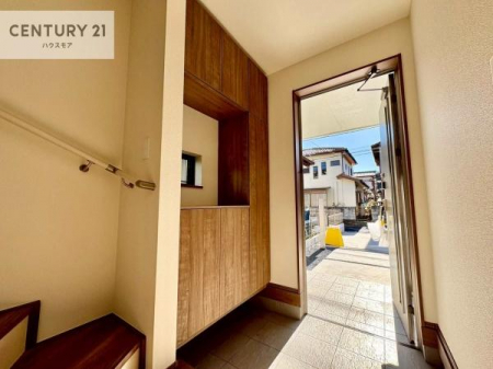 ���ց@�V���[�Y�{�b�N�X�t���Ȃ̂ŁA���ւ��Еt�����|�������₷���ł��I
�X�b�L���������ւŌ˂��J�����u�ԁA�������̂���S�n������Ԃ��o�}���Ă���܂��B