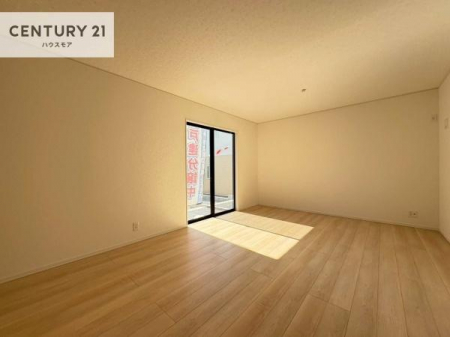 ���r���O�@�傫�ȑ����炽���Ղ�̗z���������閾�邢���r���O�B�J�����̂��郊�r���O�ŉƑ��c���̂��났�̎��Ԃ��߂����܂��I