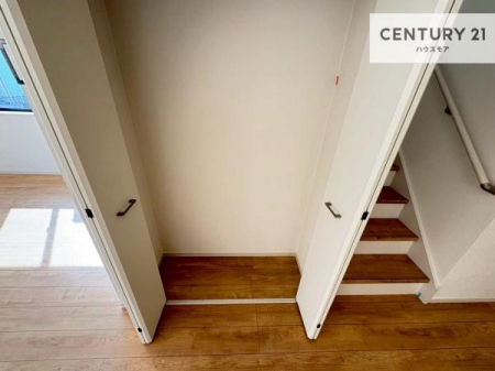 ���[�@�p���g���[�t���I���Ă�������A�H�ނ̃X�g�b�N���X�b�L�����ڂ��邱�Ƃ��ł��܂��I
���񌻒n�ł��m���߂��������B