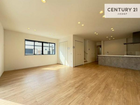 ���r���O�@��؂ȉƑ����W�܂邩�炱��LDK�ɂ͂�����肽���B
�q�����������C�ɏ΂��Ȃ��瑖�����Ă���p�����������u�L���Ƃɂ��ėǂ������v�Ǝv���u�Ԃł��B