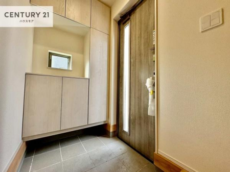 ���ց@�V���[�Y�{�b�N�X�t���Ȃ̂ŁA���ւ��Еt�����|�������₷���ł��I
�X�b�L���������ւŌ˂��J�����u�ԁA�������̂���S�n������Ԃ��o�}���Ă���܂��B