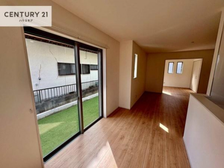 ���r���O�@�傫�ȑ����炽���Ղ�̗z���������閾�邢���r���O�B�J�����̂��郊�r���O�ŉƑ��c���̂��났�̎��Ԃ��߂����܂��I