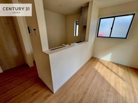 ���r���O�@���r���O�S�̂����n����ΖʃL�b�`���Ȃ̂ŁA���q�l�̗l�q�������Ȃ����Ƃ��ł���q��Ă����₷�����S�ȊԎ�ł��I