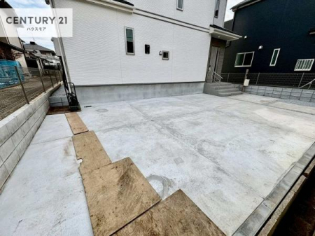 ���ԏ�@���ԃX�y�[�X��2�䕪����܂��I�Z�J���h�J�[�͂������A�o�C�N�⎩�]�ԂȂǂ��u���ꏊ�ɍ���܂���B