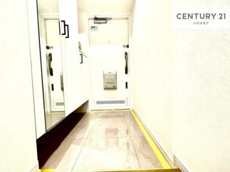 ���ց@���ւɂ͎p���t���̃V���[�Y�{�b�N�X��ݒu�B�C������������[�ł���̂͂������A�O�o�O�ɑS�g���m�F�ł���֗��Ȏd�l�ł��B