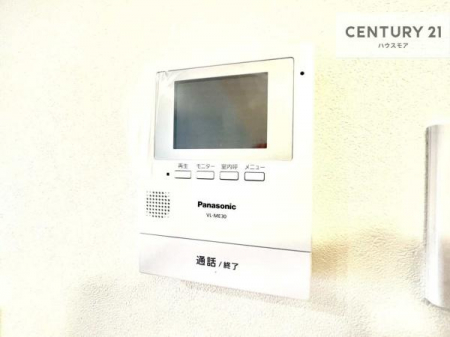 ���̑��@TV���j�^�[�t�C���^�[�t�H���������B���K�҂̊���m�F���Ă���Ή��ł��邽�߁A�h�Ɩʂɂ��z�����ꂽ���S�̐ݔ��ł��B