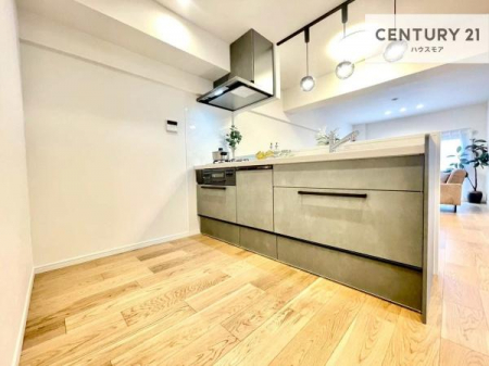 �L�b�`���@�X�^�C���b�V���ł������ȏƖ�����Ԃ���������o����L�b�`���B�����̂��������Ԃ����S�n�悭�A�㎿�ȂЂƂƂ��ւƍ��߂Ă���܂��B