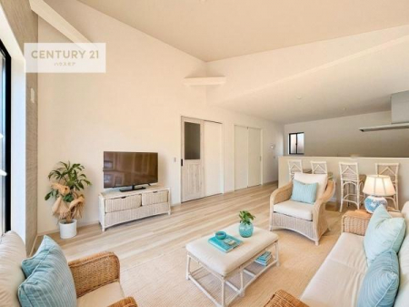 ���r���O�@�Ƌ��CG�p�[�X�ł��B�J�����̂���L�XLDK�I�\�t�@�[��_�C�j���O�e�[�u����u���Ă������ɂȂ�Ȃ��̂ŉ��K�ɉ߂����܂��I�R�~���j�P�[�V���������₷�����r���O�ł��I