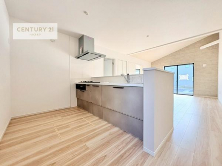 �L�b�`���@��l�C�̑Ζʎ��V�X�e���L�b�`�����̗p���Ă��܂��I���Ƒ��̃R�~���j�P�[�V���������R�Ƒ�����݌v�ł��B
���q�l�ɂ��ڂ��͂��̂Ŋ������ł��ˁI�L�X�g���ĉ��K�ɍ�Ƃ��i�݂܂��B