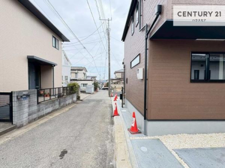 ���̑����n�@�O�ʓ��H4���I�z����ǍD�ȗ��n�ł��B
�Ԍɓ��ꂪ���ȕ������S�ł��ˁB