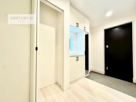 ���ց@�V���[�Y�{�b�N�X�t���Ȃ̂ŁA���ւ��Еt�����|�������₷���ł��I
�X�b�L���������ւŌ˂��J�����u�ԁA�������̂���S�n������Ԃ��o�}���Ă���܂��B
