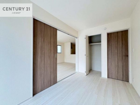 ���r���O�ȊO�̋����@���r���O�Ɨאڂ����m���ł��I�Ǝ��̋x�e�X�y�[�X��L�b�Y�X�y�[�X�Ƃ��Ċ��p����̂��悳�����ł��ˁI
���[���t���Ă��܂��I